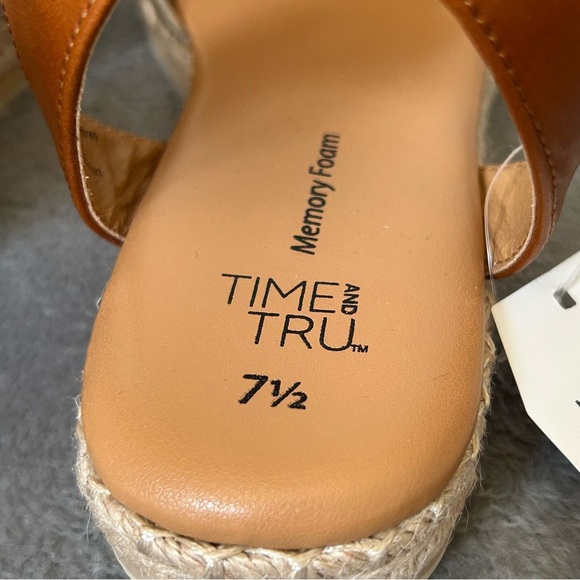 Time And Tru Ankle Strap Shoes Womens Size 7 1/2 Gold Woven Memory Foam - Picture 5 of 9